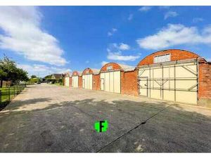 Spacieux entrepôts de 110m² à Wingene