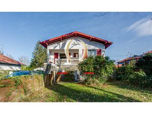 CAMBO-LES-BAINS - Maison familiale avec garage et jardin dans un quartier calme