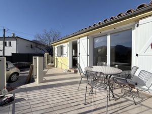 Maison à louer avec terrain  parking et cuisine équipée