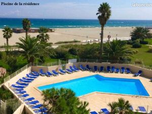 Studio rénové et climatisé vue sur mer avec piscine