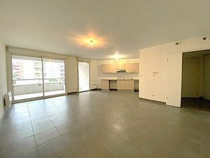 Ponts Jumeaux  T4 avec terrasse et parkings.