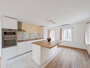 Maison 217 m2 à vendre SAINT-PAUL-EN_CHABLAIS entièrement rénovée avec cachet et modernité