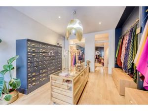 CONDORCET - TRUDAINE  Local avec belle HSP  nombreux accès