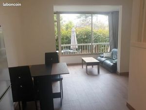 Appartement 2 pièces Fréjus limite st Raphaël parking privé climatisation