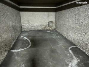 Garage fermé 15m2 en rez de chaussée