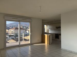 Appartement 3 chambres au 3ème étage  ascenseur  balcon  gar