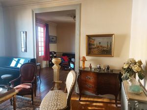 Appartement cossu de 102 m2 : le charme de l'ancien en coeu