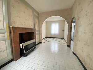 AMIENOISE 75M 2 AVEC GARAGE ET COUR