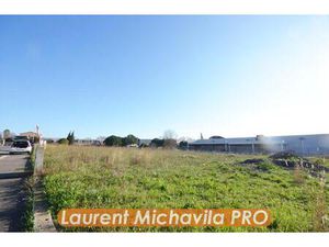 Terrain constructible de 3 373 m² – Vias