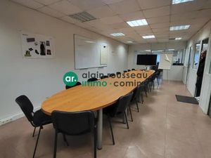 A LOUER 717M2 DE LOCAL D ACTIVITE ET COMMERCE CENTRE D ANGER