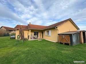 Maison de plain-pied 95 23 m²  écrin de verdure et terrain piscinable de 1 840 m²