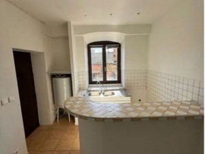 Loue F2 plein centre ville Panissieres