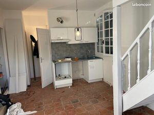 Grand f2/ jardin privé et cabanon