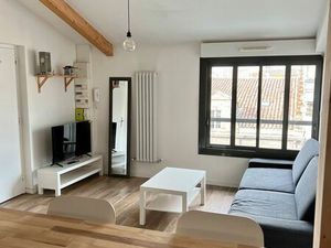 T2 dans immeuble en pierre de standing proche place stalingrad