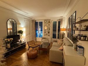 Location Paris 09. Métro Cadet