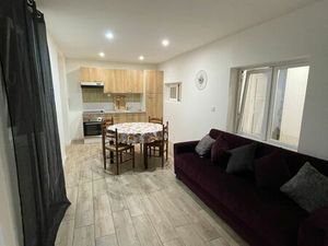 Logement neuf avec terrasse bois et terrain privé
