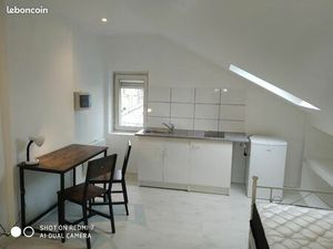 Studio meublé 400 euros  tout compris  contrat d'électricité inclus
