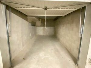 Box / garage plein centre Albens