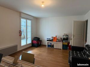 ? À LOUER – Beau T2 avec grande terrasse arborée  quartier calme proche centre-ville