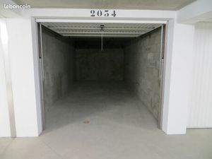 Grand Garage / Box fermé (15 m²) – Haut plafond – Lyon 8ème (Securisé)