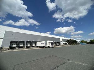 Location entrepôt / local d'activités LIEUSAINT 20 030 m²