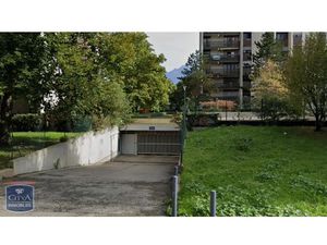 Parking à louer 15 m² - Grenoble (38) - 68€