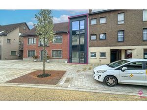 Handelshuis (winkel + app) in Beringen-Centrum!