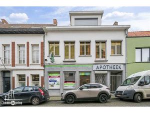 Handelspand met grote burgerwoning