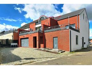 TE KOOP: Instapklaar appartement met 3 slaapkamers  dubbele garage en 2 terrassen