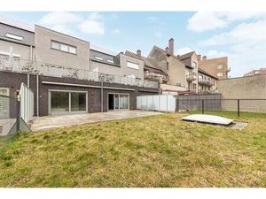 Recent gelijkvloers appartement met tuin en dubbele garagebox!