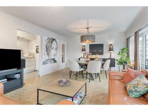 Stijlvol hoekappartement met zeezicht  licht en topligging in hartje Oostende