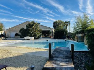 Charmante maison charentaise entièrement rénovée avec sa pisc