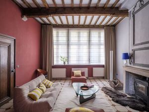 Patershol. Exceptionele eigendom met bijzondere buitenruimte en nabijgelegen overdekte aut