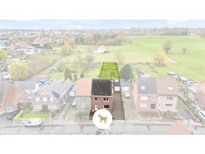 Te renoveren HALFOPEN WONING met 3 SLAAPKAMERS en GARAGE op een ruim PERCEEL GROND van 843