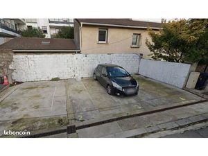 Lot de 4 places de parking privatives