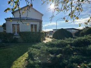 Maison de carctère  grand volume dépendance garage jardin sans vis à vis  face lycée Pierr
