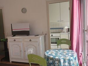 Meublé 43 m2  chauffage inclus  avec balcon Ouest près Centre