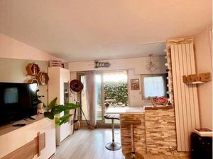 Location studio en rez-de-jardin avec garage