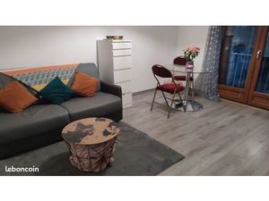 Calme  dernier étage (2/2)  exposé sud  jolie vue  T2  36 m² environ (loi Carrez)