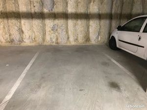 Place de parking sous terrain sécurisé