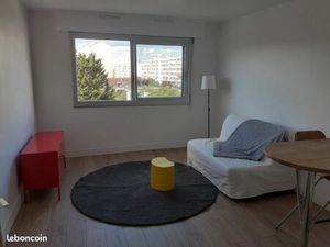 Loue studio meublé parfait état à 2 min de la gare RER C et D