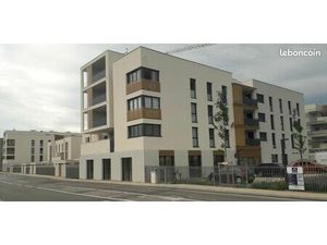 Garage box fermé dans une résidence sécurisée