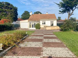 MAISON APERCU MER ET A PROXIMITE DES COMMERCES