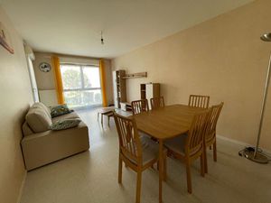 T3 Meuble avec une terrasse et place de parking ILE DE NANTES