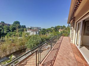 Location appartement 3 pièces  62.06m²  Cannes