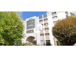 A LOUER  BUREAUX RENOVES AU PIED DU RER C