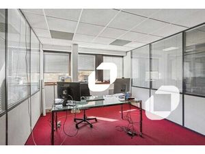 A VENDRE OU A LOUER  Bureaux erpéable à vendre ou à louer