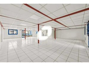 A LOUER  Cellules mixtes dans un parc privatif