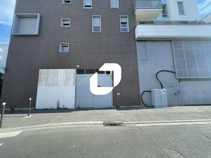 A VENDRE OU A LOUER  LOCAUX D'ACTIVITE EN CENTRE VILLE