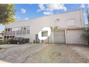 A LOUER  LOCAUX LUMINEUX CLIMATISES